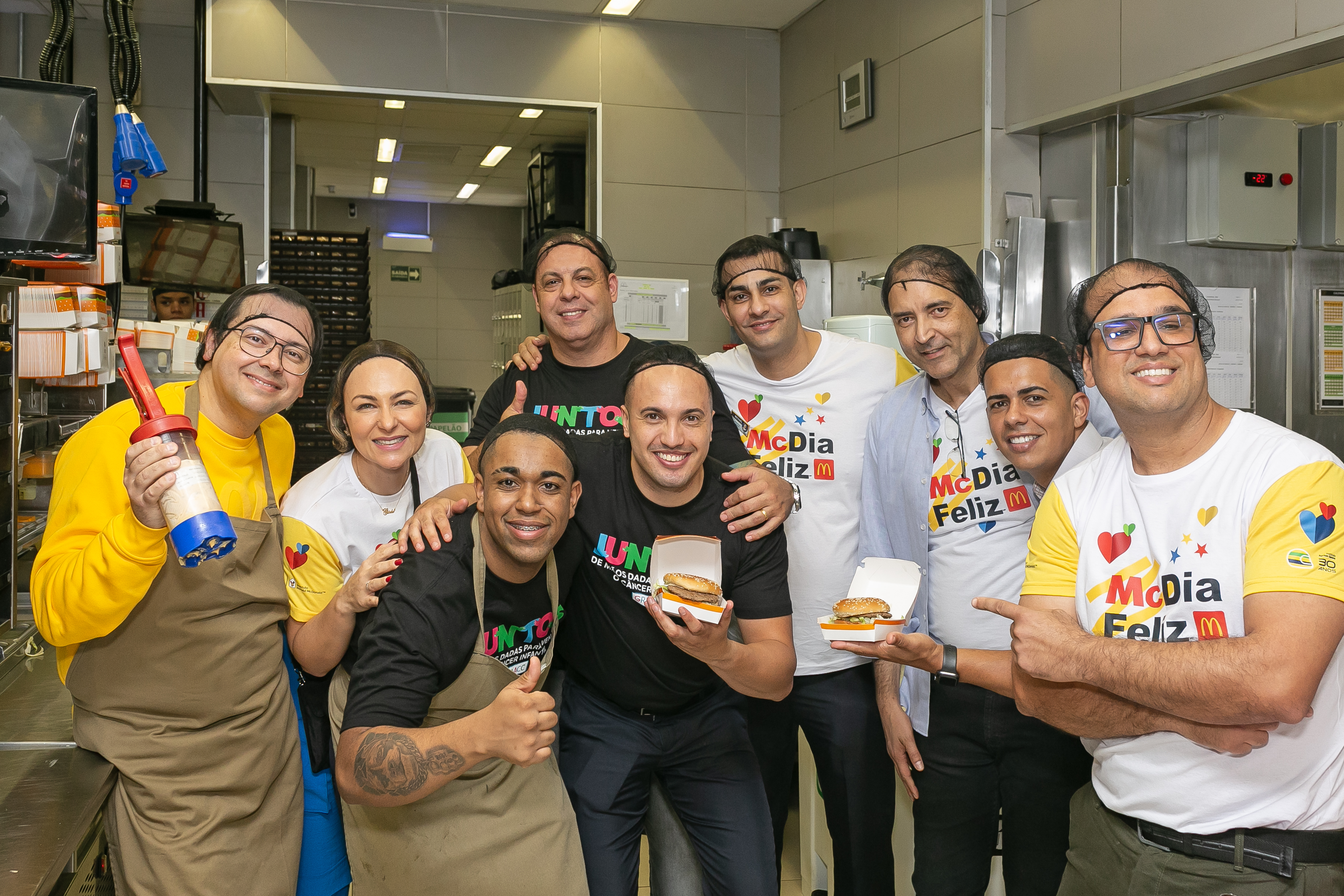 McDonald’s Brazil team members in a restaurant’s kitchen for McDia Feliz McDonald’s Brazil team members in a restaurant’s kitchen for McDia Feliz